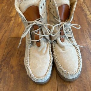 Jolimall Lace Up Ankle Booties Size 9 with grommet accents & moccasin toe Chic